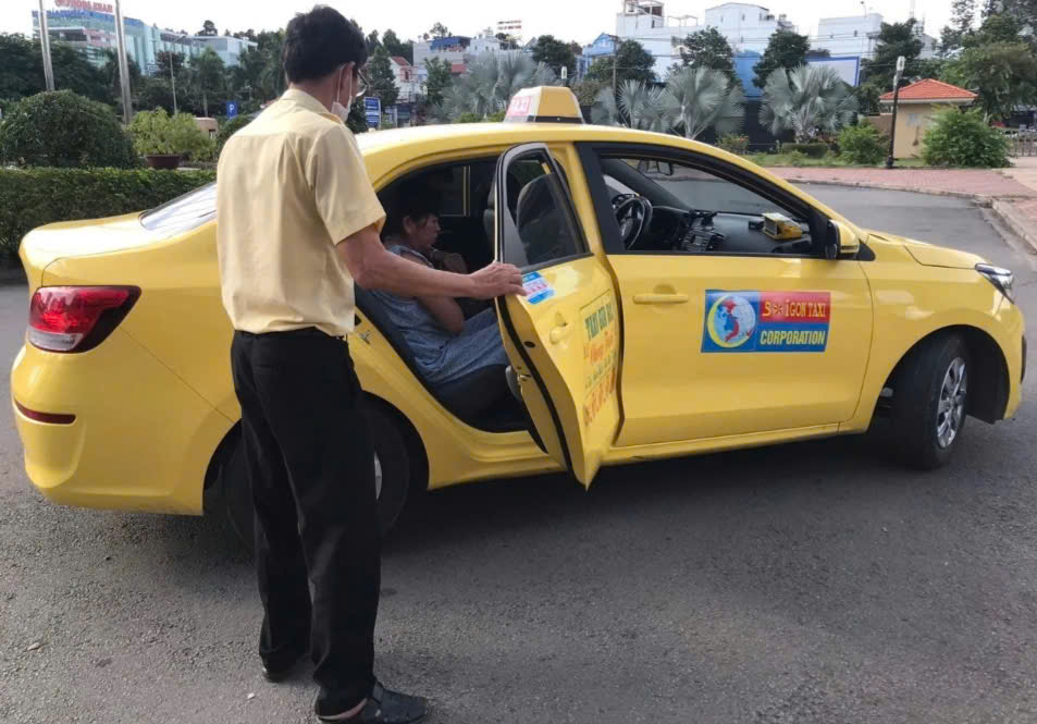 Hỗ trợ đón khách tại nhà, sân bay hoặc bến xe ở TP.HCM